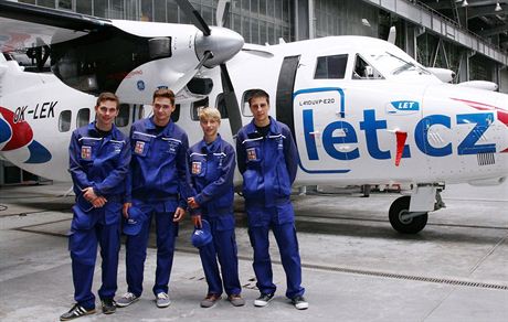 Studenti z Kunovic vyrazili sbírat zkuenosti na aerosalon do Moskvy, vlevo...