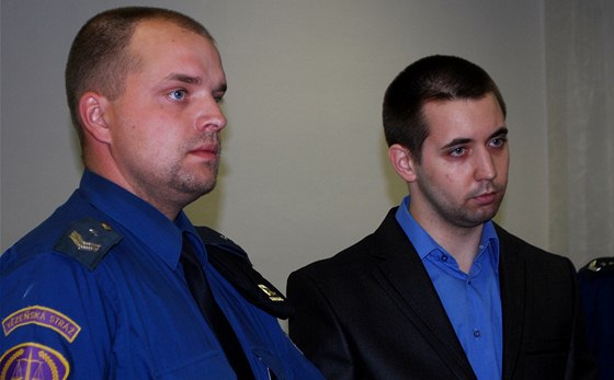 Radek Vtrák (vpravo) ped zahájením prvního soudního líení. (9. prosince 2013)