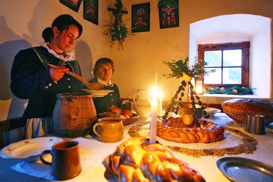 Na Michalov statku eká hosty vytopená a vánon vyzdobená svtnice. Krom...