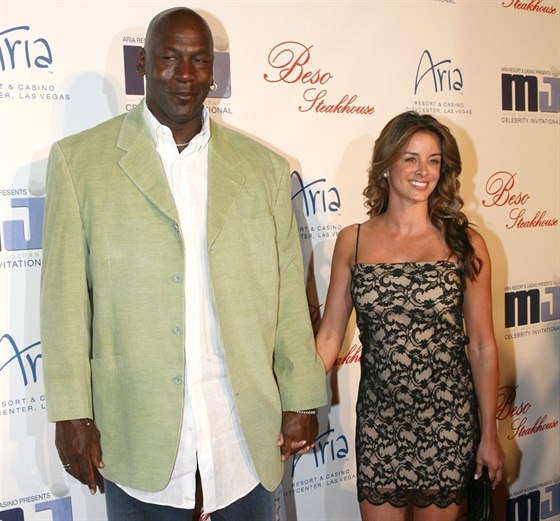 Michael Jordan s manelkou Yvette