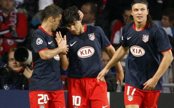 Tomá Ujfalui (vpravo) v jednom ze svých prvních zápas za Atlético Madrid....