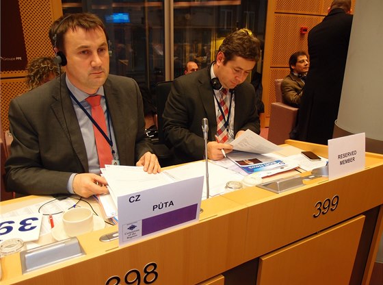 Vedoucí zastoupení Libereckého kraje v Bruselu Pavel Branda (vpravo) navrhl