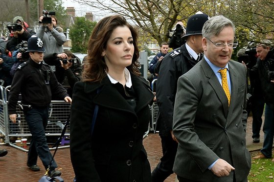 Nigella Lawsonová pijela k soudu (4. prosince 2013).