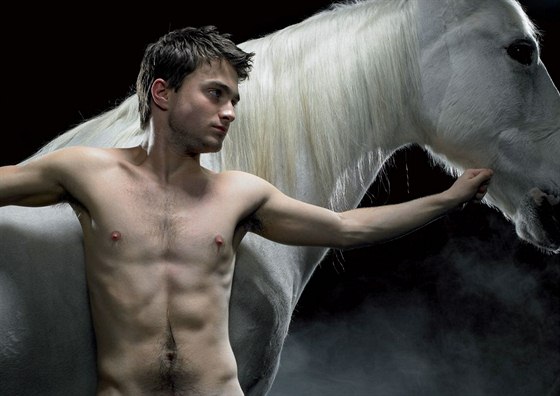 Daniel Radcliffe pi zkouce divadelní hry Equus (2007)