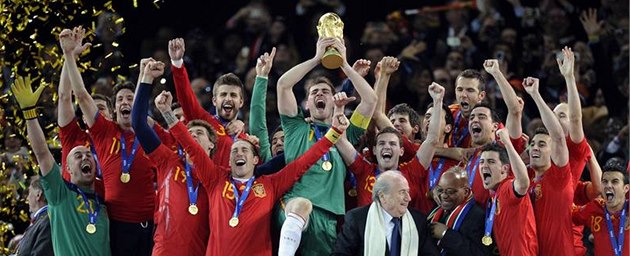 POHÁR JE NÁŠ! Španělští fotbalisté oslavují vítězství ve finále mistrovství POHÁR JE NÁŠ! Španělští fotbalisté oslavují vítězství ve finále mistrovství
