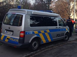 Policie u nlezu mrtvho mue na rohu ulic Ostruinov a Tulipnov na praskm...