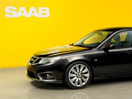 Prvn novodob Saab 9-3 je ern a m dvoulitrov turbobenzinov motor s...