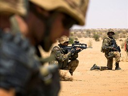 Francouzské jednotky pi zásahu proti islamistm v Mali. (duben 2013)