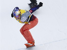 eská snowboardcrosaka Eva Samková bhem závodu Svtového poháru v rakouském...