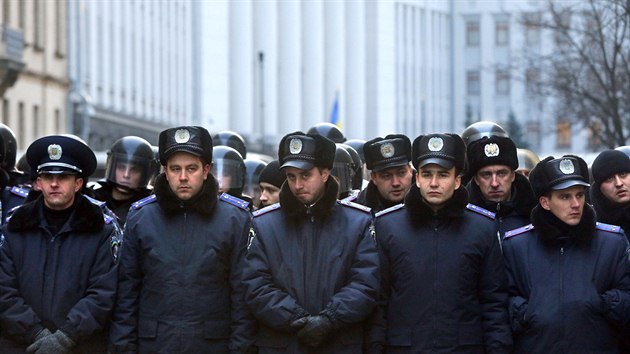 Ukrajint policist ste centrum Kyjeva (3. prosince 2013)