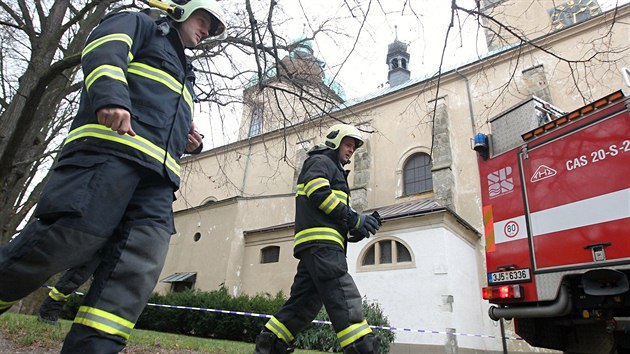 V prosinci 2013 prudk vtr utrhl z ve havlkobrodskho kostela kus plechu. Ten zpt upevnili hasii, kte zasahovali ve 30 metrov vce.