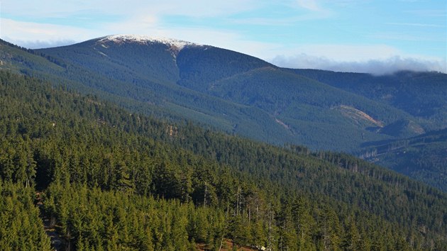 Z 24 m vysok rozhledny na vrcholu Klep je ndhern mimo jin vidt i Krlick Snnk (1 424 m). 