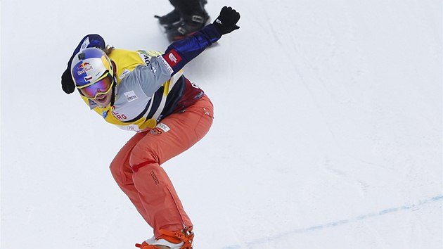 esk snowboardcrosaka Eva Samkov bhem zvodu Svtovho pohru v rakouskm Montafonu.