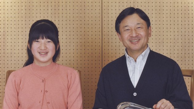 Japonsk princezna Aiko a jej otec korunn princ Naruhito (17. listopadu 2013)