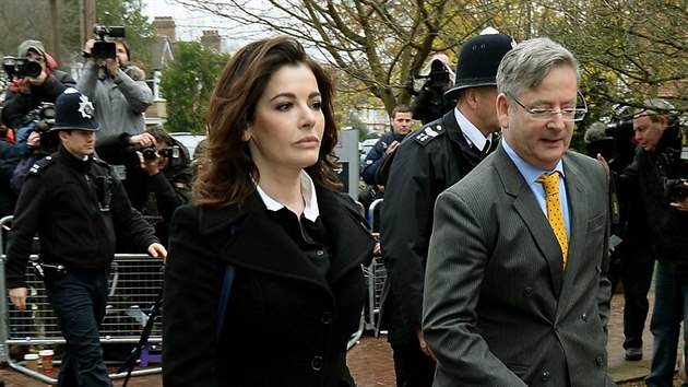 Nigella Lawsonov pijela k soudu (4. prosince 2013).
