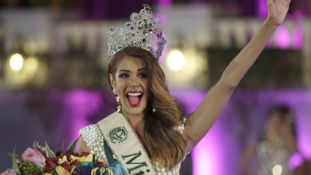 Miss Earth 2013 Alyz Henrichov z Venezuely (7. prosince 2013)