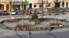 Unikátní dekorace. Věnec sestavovalo osmnáct lidí. Stačily jim na to čtyři Unikátní dekorace. Věnec sestavovalo osmnáct lidí. Stačily jim na to čtyři