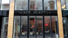 Café Placzek, Brno - Stavba má strohý a funkcionalistický vzhled, na první...