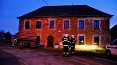 V Renotech v pondlí odpoledne narazilo do rodinného domu nákladní auto.