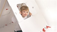 Domeček je hotový, jeho výtvarné zpracování už můžete nechat na dítěti. Domeček je hotový, jeho výtvarné zpracování už můžete nechat na dítěti.