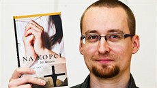 Jiří Březina se svou prvotinou. Jiří Březina se svou prvotinou.