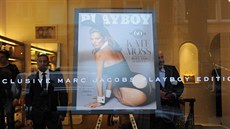 Kate Mossová na obálce asopisu Playboy v butiku návrháe Marka Jacobse