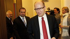 Představitelé vznikající koalice po sobotní schůzce oznámili dohodu na většině... Představitelé vznikající koalice po sobotní schůzce oznámili dohodu na většině...