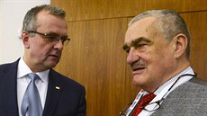 TOP 09 má staronové vedení. Funkci obhájil pedseda Karel Schwarzenberg i první...