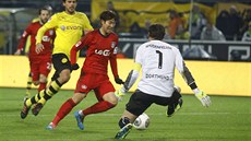 Heung Min Son (uprosted) z Leverkusenu takhle pekonal gólmana Dortmundu...