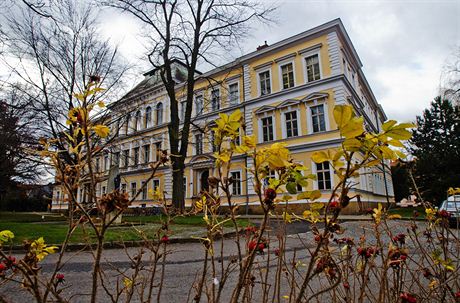 Gymnáziu, které má svoje koeny v roce 1879, hrozilo okletní a vyklizení.