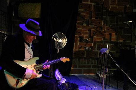 Gary Lucas v praském studiu Faust Records