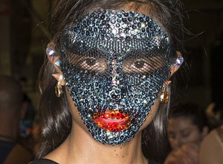 Givenchy jaro - lto 2014 a ukzka extravagantnho stylu len od vizistky...