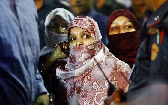 Píbuzné bangladéského islamistického lídra Abdula Kadera Mully ekají ve