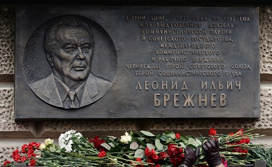 Pamtní deska Leonida Brenva se vrátila na dm v Moskv, kde vdce SSSR...