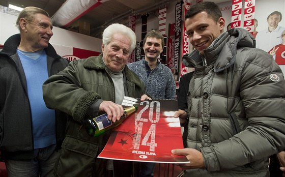 Legendy fotbalové Slavie slavnostn poktily  kalendá Hvzdná Slavia. Na...