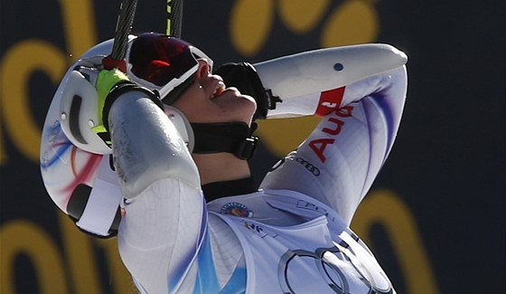 Tina Weiratherová se raduje v cíli superobího slalomu ve Svatém Moici.
