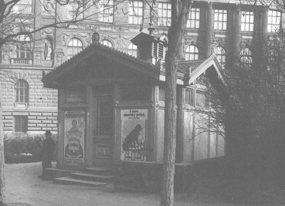 Záchod v elakovského sadech (1907)