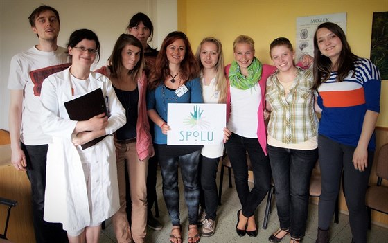 Barbora Chvátalová (uprosted) a její spoluáci bhem supervize s klinickou...