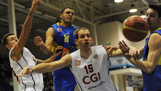 Momentka z utkání basketbalist Dín vs. Ústí nad Labem