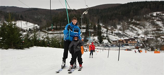 Lyai ve skiareálu na Stupav na Uherskohradisku.