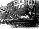 O rok díve, v srpnu 1968, dorazily na Václavské námstí sovtské tanky.