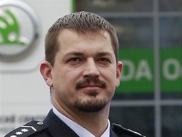 Superby pebíral éf dopravní policie Tomá Lerch (druhý zleva).