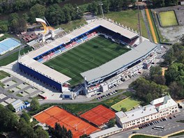 Z PTAÍ PERSPEKTIVY. Takhle vypadá plzeský stadion z výky.