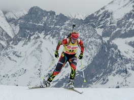 Biatlonistka Gabriela Soukalov pi sprintu Svtovho pohru ve francouzskm...