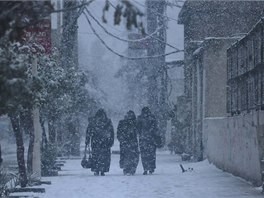 Sníh pokryl také ulice Damaku a jihosyrskou Haru. (15. 12. 2013) 