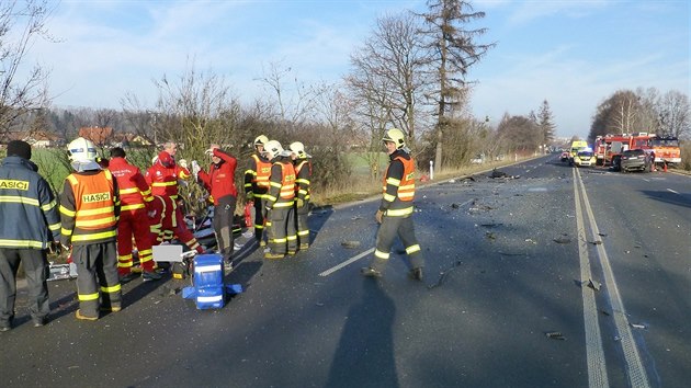 Pohled na msto nehody na silnici I/56 mezi Frdkem-Mstkem a Frdlantem nad Ostravic. (19. prosince 2013)