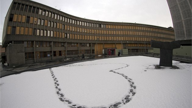 Vldn budovu v centru Osla pokodil v ervenci 2011 vbuch bomby. (14. prosince 2013)