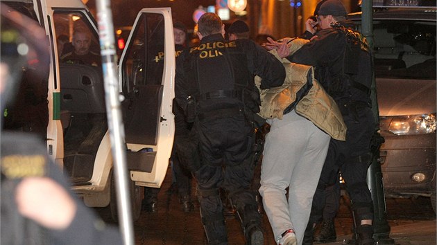 Nkolik fanouk CSKA Moskva zajistila v ter veer policie v centru Plzn ped zatkem fotbalovho utkn Ligy mistr.