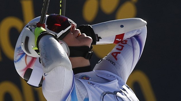 Tina Weiratherová se raduje v cíli superobího slalomu ve Svatém Moici.