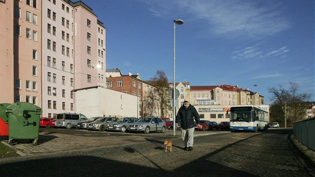 Plocha pro novou trnici je ji vydldena. Dokonena bude na jae 2014. 